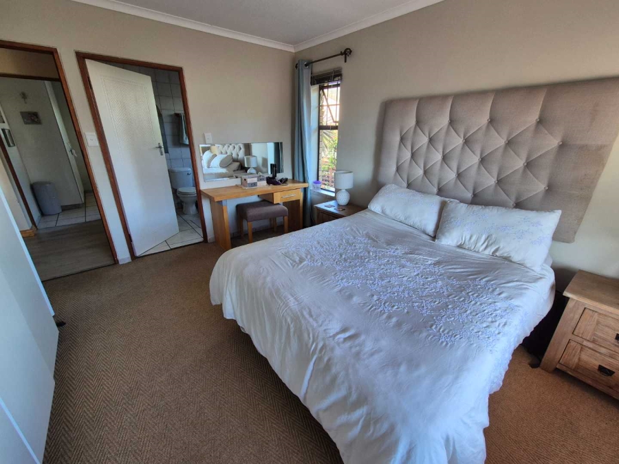 3 Bedroom Property for Sale in Heiderand Western Cape